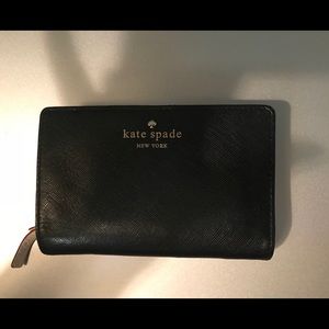 Kate Spade bifold wallet with zipper pocket